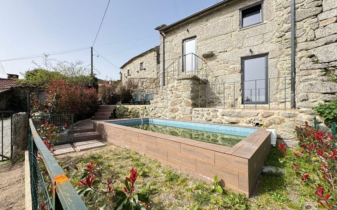 Dorfhaus mit privatem Pool in Nordportugal für 140.000€