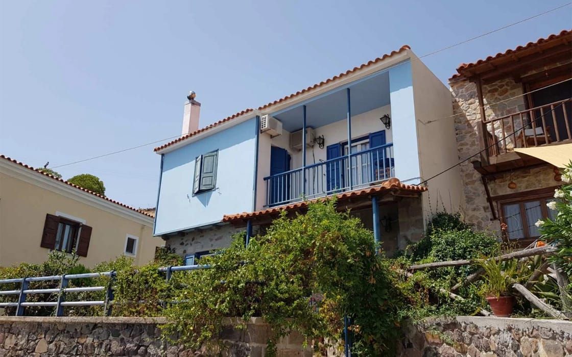 Dorfhaus mit Meerblick-Terrasse auf Lesbos für 170.000€