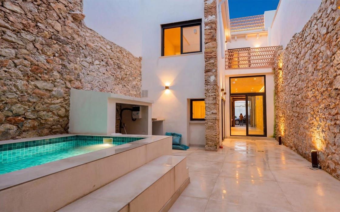 Frisch renoviertes Dorfhaus mit Pool-Innenhof an der Costa Blanca für 315.000€