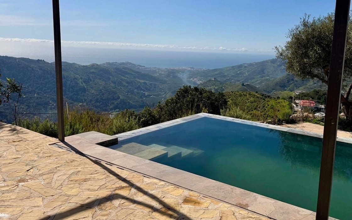 Landhaus mit Infinity Pool & Panorama-Meerblick in Andalusien für 295.000€
