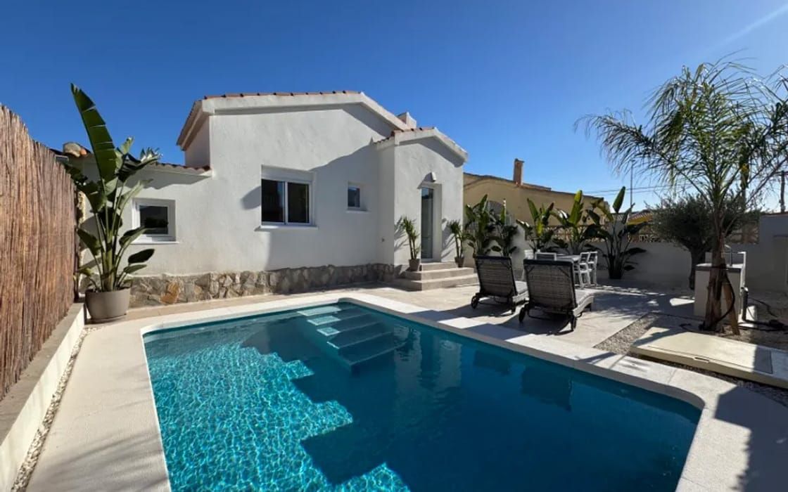 Renovierte Villa mit privatem Pool in Alicante für 285.000€