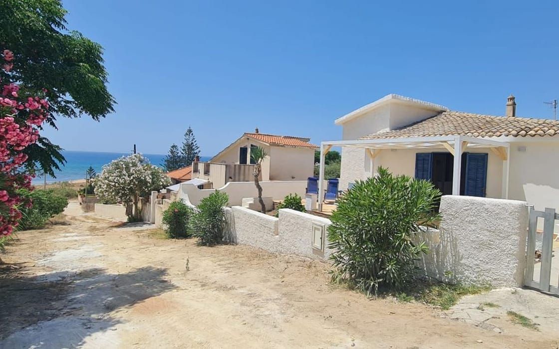 Strandhaus mit Meerblick-Terrasse auf Sizilien für 238.000€