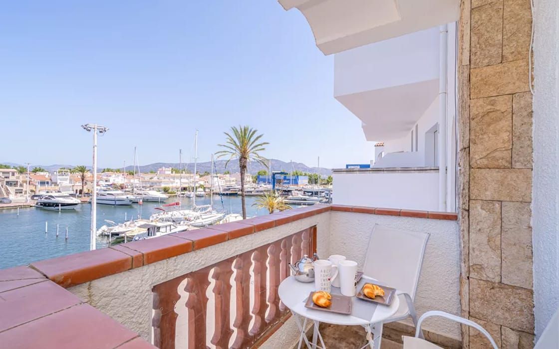 Modernisiertes Studio mit Kanalblick an der Costa Brava für 135.000€