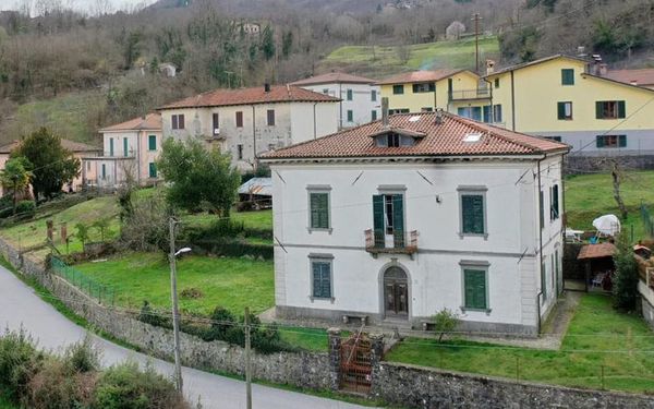 Prächtige Jugendstil-Villa mit 5 Schlafzimmern in der Toskana für 138.000€