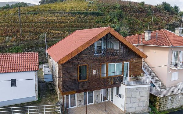 Modernisierte Villa mit Weinberg-Panorama im Douro-Tal für 275.000€