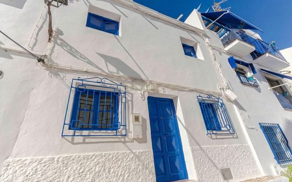 Charmantes Dorfhaus mit Burg- & Meerblick an der Costa Tropical für 140.000€