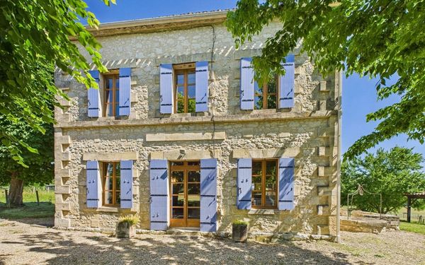 Historische Dorfschule mit riesigem Ausbaupotenzial im Périgord für 210.000€