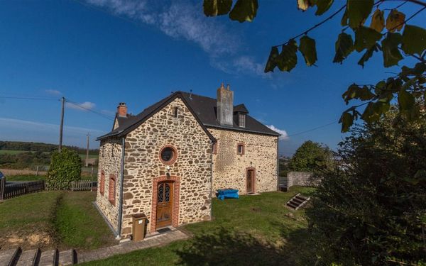 Charismatisches Steinhaus mit wildromantischem Garten im Pays de la Loire für 159.000€