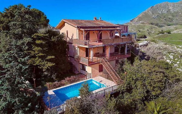 Panoramastarke Villa mit Meerblick & Pool bei Palermo für 150.000€