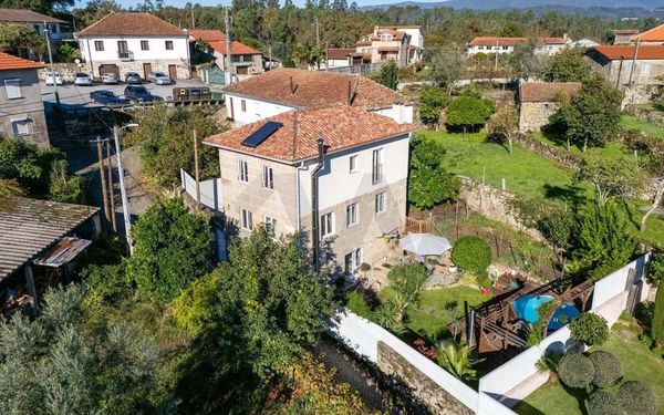Modernisiertes Steinhaus mit Pool & Weitblick bei Viseu für 239.000€