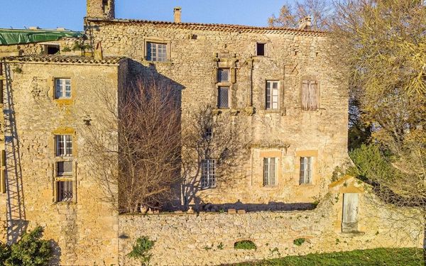 Mittelalterliches Dorfschloss mit gewaltigem Potenzial in Südfrankreich für 199.000€