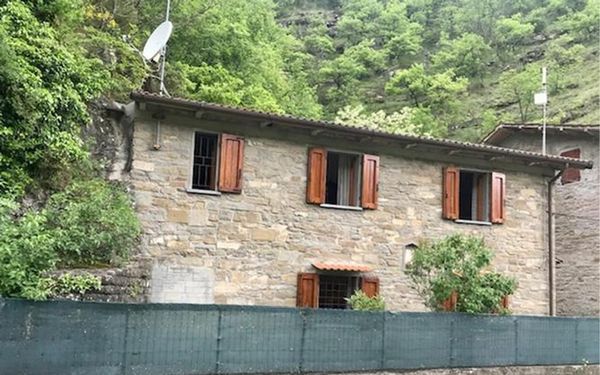 Schnuckeliges Natursteinhaus mit Kamin und Hof in der Toskana für 55.000€