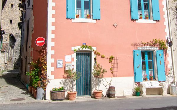 Charmantes Stadthaus mit Bergblick im Languedoc für 129.000€