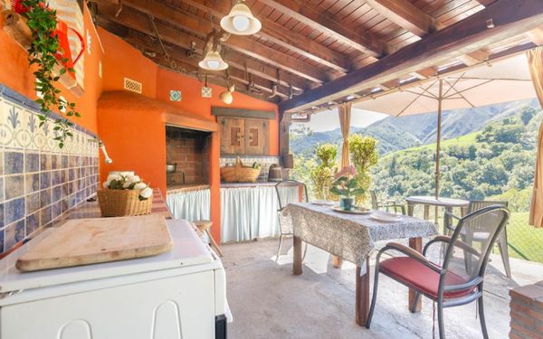 Uriges Steinhaus-Ensemble mit Bergpanorama in Asturien für 130.000€