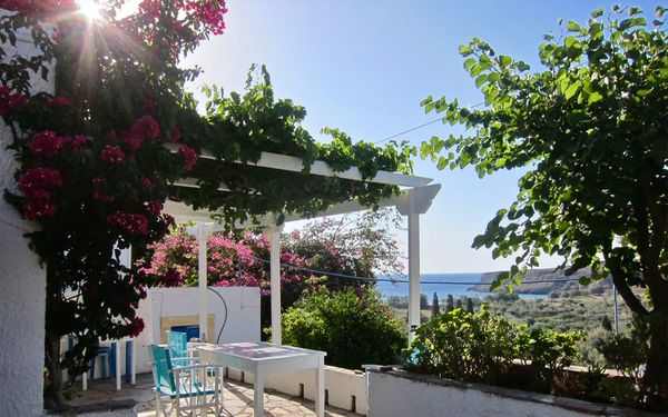 Charmantes Steinhaus mit Weinlaube und Meerblick im Osten Kretas für 125.000€