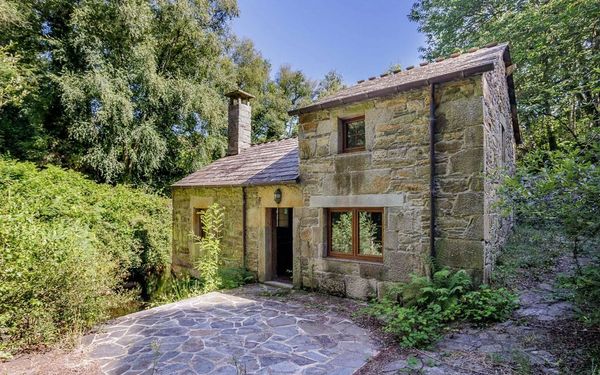 Märchenhafte Wassermühle mit eigenem Flusslauf in Galicien für 120.000€