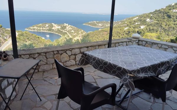 Idyllisches Steinhaus mit Panoramablick aufs Meer auf dem Peloponnes für 184.000€