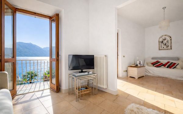 Dorfhaus mit atemberaubendem Blick auf den Comer See für 290.000€