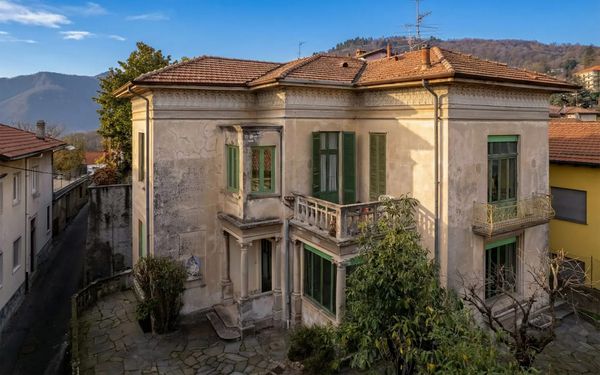 Historische Villa mit kreativer Künstler-Vergangenheit in der Lombardei für 150.000€