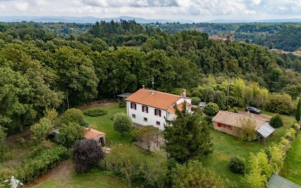 Landhaus mit idyllischem Privatgarten in der Toskana für 170.000€