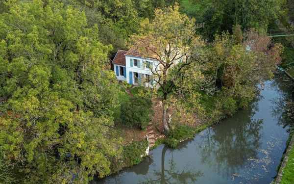 Landhaus mit privatem Insel-Grundstück im Marais Poitevin für 195.000€