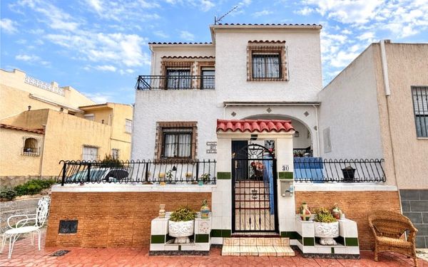 Teilmöbliertes Reihenhaus in Meernähe an der Costa Blanca für 159.000€