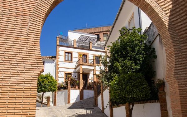 Stadthaus mit Panorama-Dachterrasse & Tauchbecken in Andalusien für 175.000€