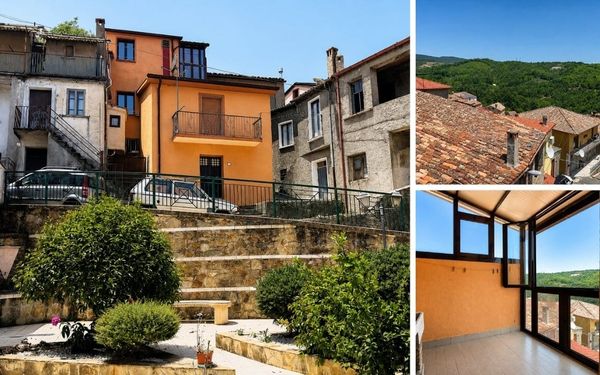 Dorfhaus mit Panoramablick & Kamin in Kalabrien für 15.000€