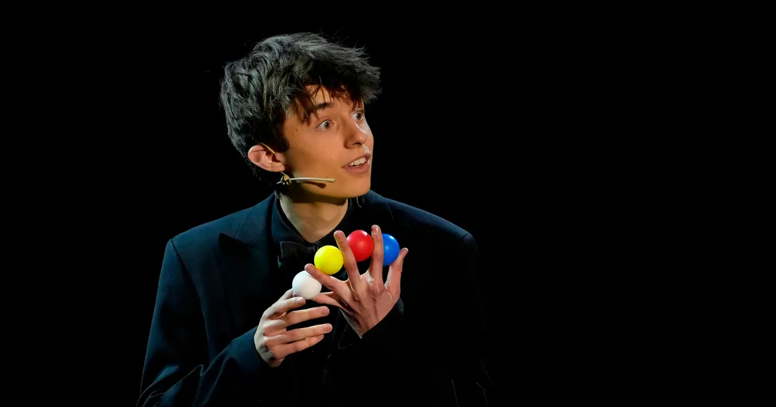 Maurice Grange, FISM 2024 European Magic Champion in Manipulation, with color billiard balls in his hand