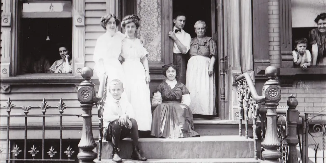 A 100-Year Séance at NYC’s Houdini’s House