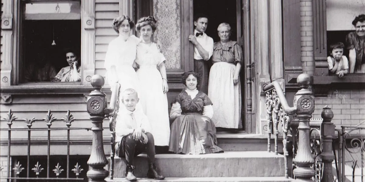 A 100-Year Séance at NYC’s Houdini’s House