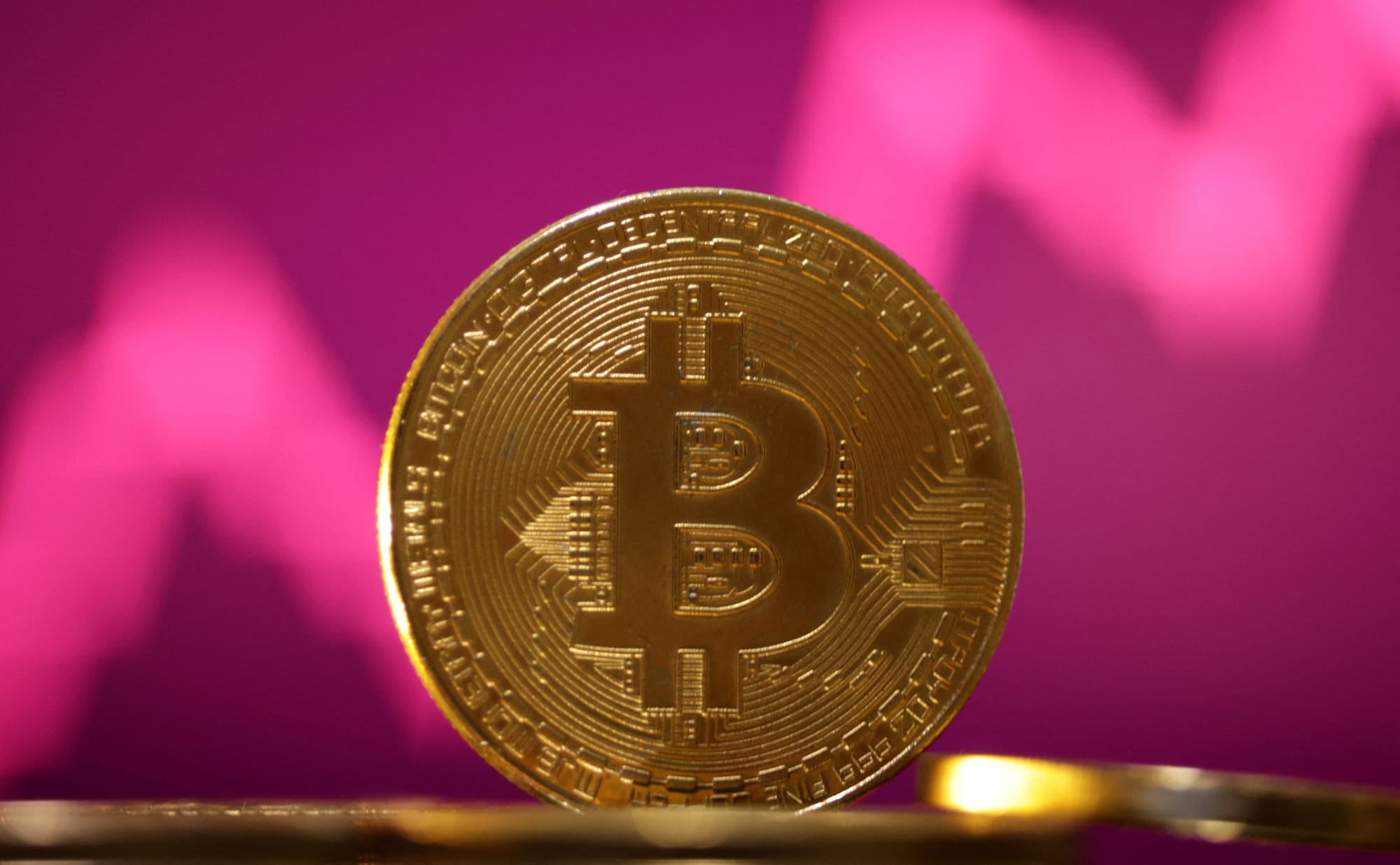 Bitcoin Drops Below $90,000, U.S. Stocks Tumble Despite Trump's Crypto Reserve Announcement