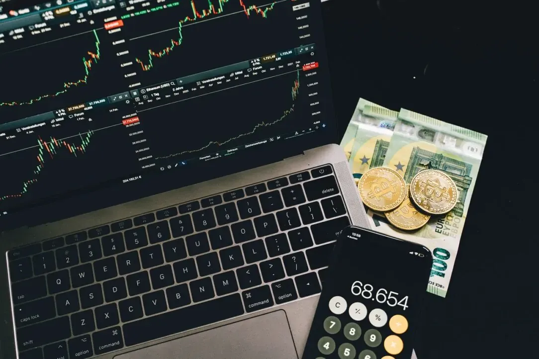 Is Bitcoin Decoupling from Traditional Markets?