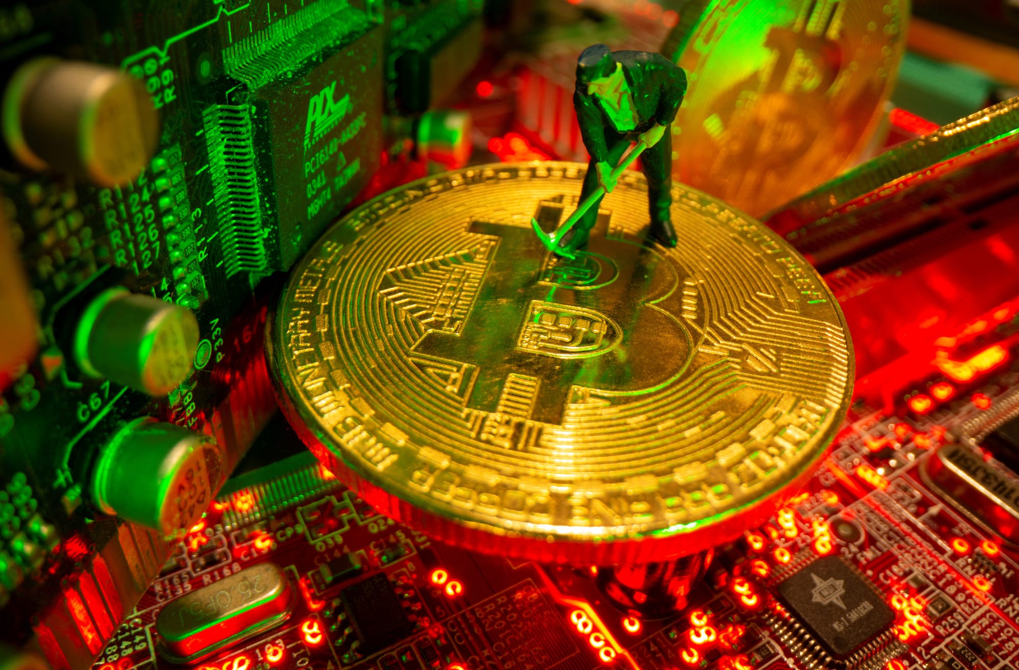 Bitcoin Miners Offload $485M — Warning Signal or Routine Profit-Taking?