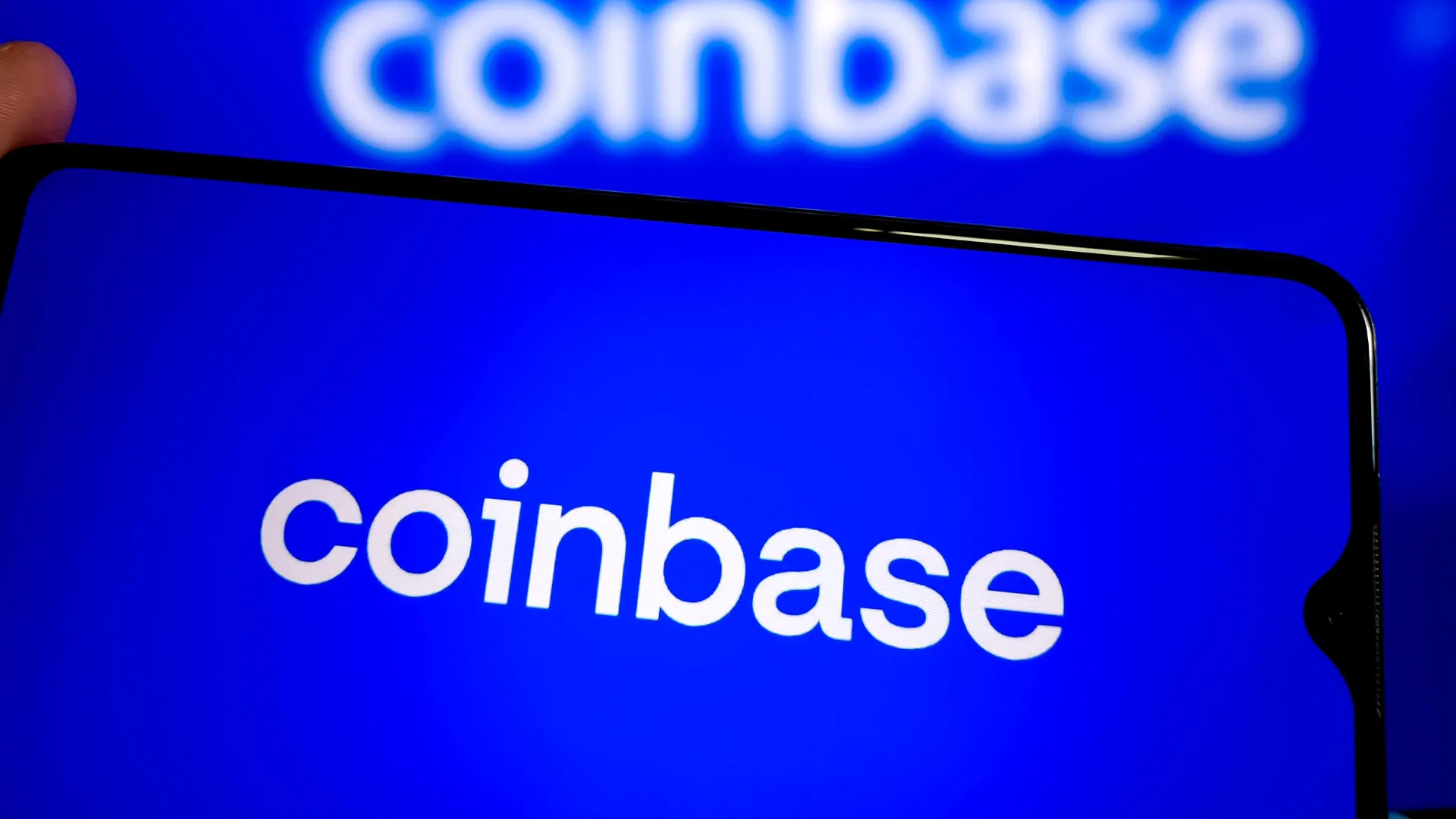 Coinbase Posts Massive Q2 Profit but Stock Tanks Anyway: A Warning Sign for Digital Assets?