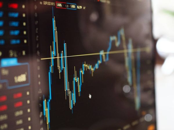 DeFi TVL Breaks $100 Billion Mark for the First Time in Two Years