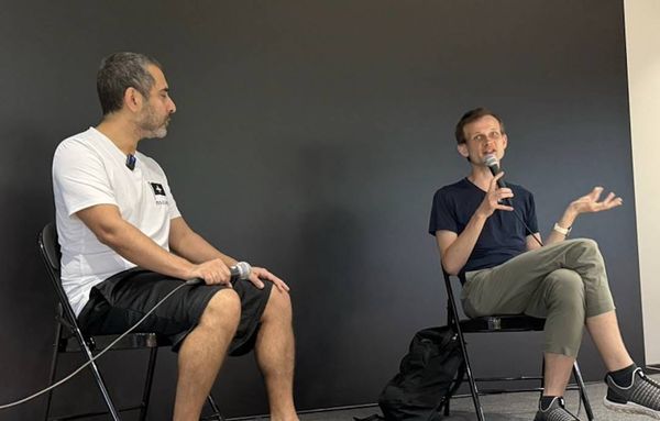 10 Dự đoán của Vitalik & Balaji: Từ Crypto, AI đến Trật tự Thế giới Mới