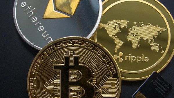 Từ Ảo Tưởng Tăng Trưởng đến Hiện Thực Dòng Tiền: Khi Mua Lại Token Trở Thành Lối Thoát Chung của Altcoin