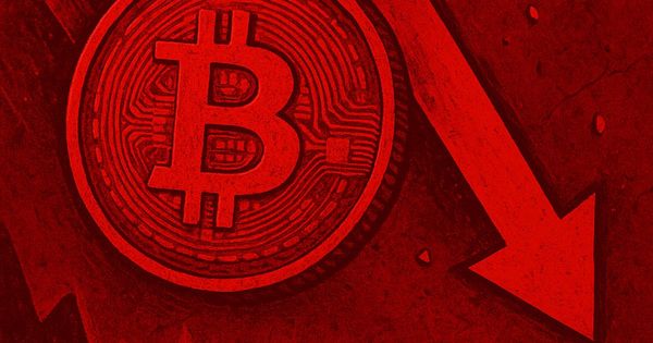 Bitcoin lao dốc xuống 102.000 USD sau khi Trump áp thuế 100% với Trung Quốc