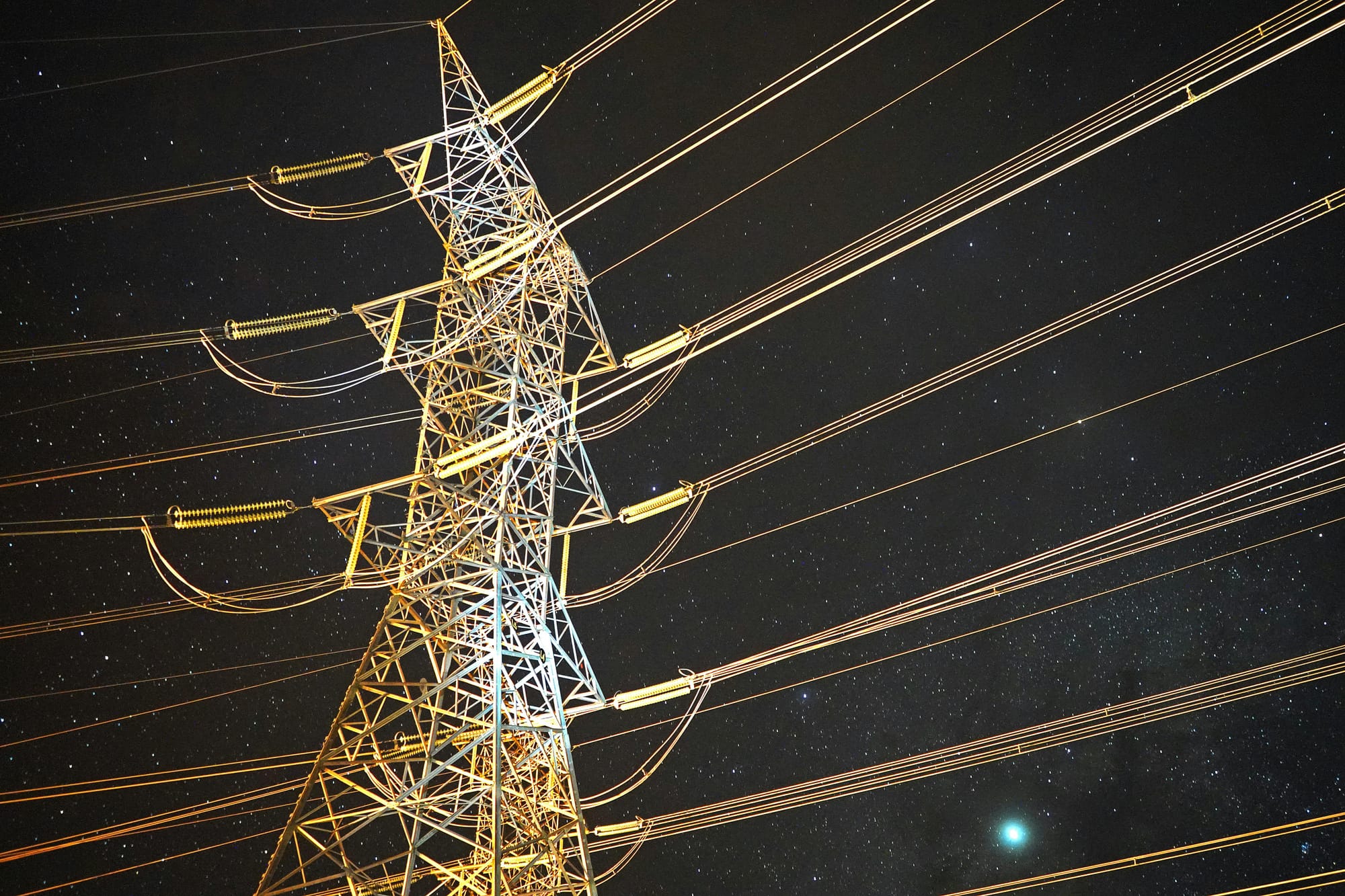 Photo by Christopher Borges titled 'Transmissao de energia' (energy transmission).