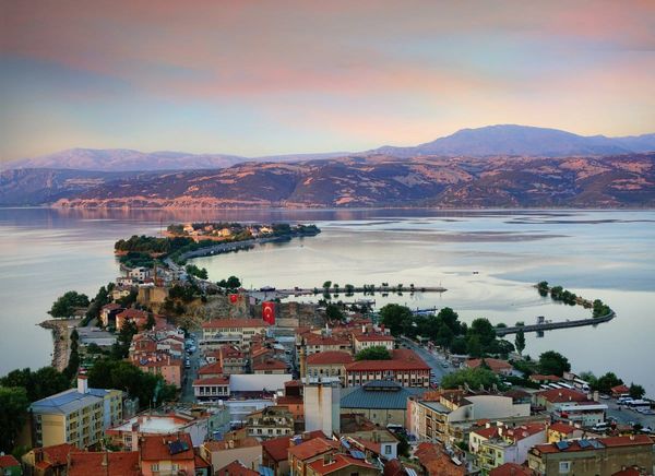 Isparta'da Gezilecek 9 Harika Yer: Doğa, Tarih ve Lavanta Kokulu Bir Keşif Rehberi