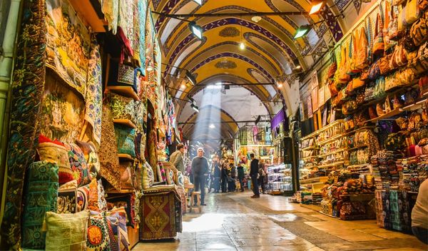 İstanbul'un Tarihi Çarşıları ve Pazarları: Geçmişten Günümüze Alışveriş ve Keşif Rehberi