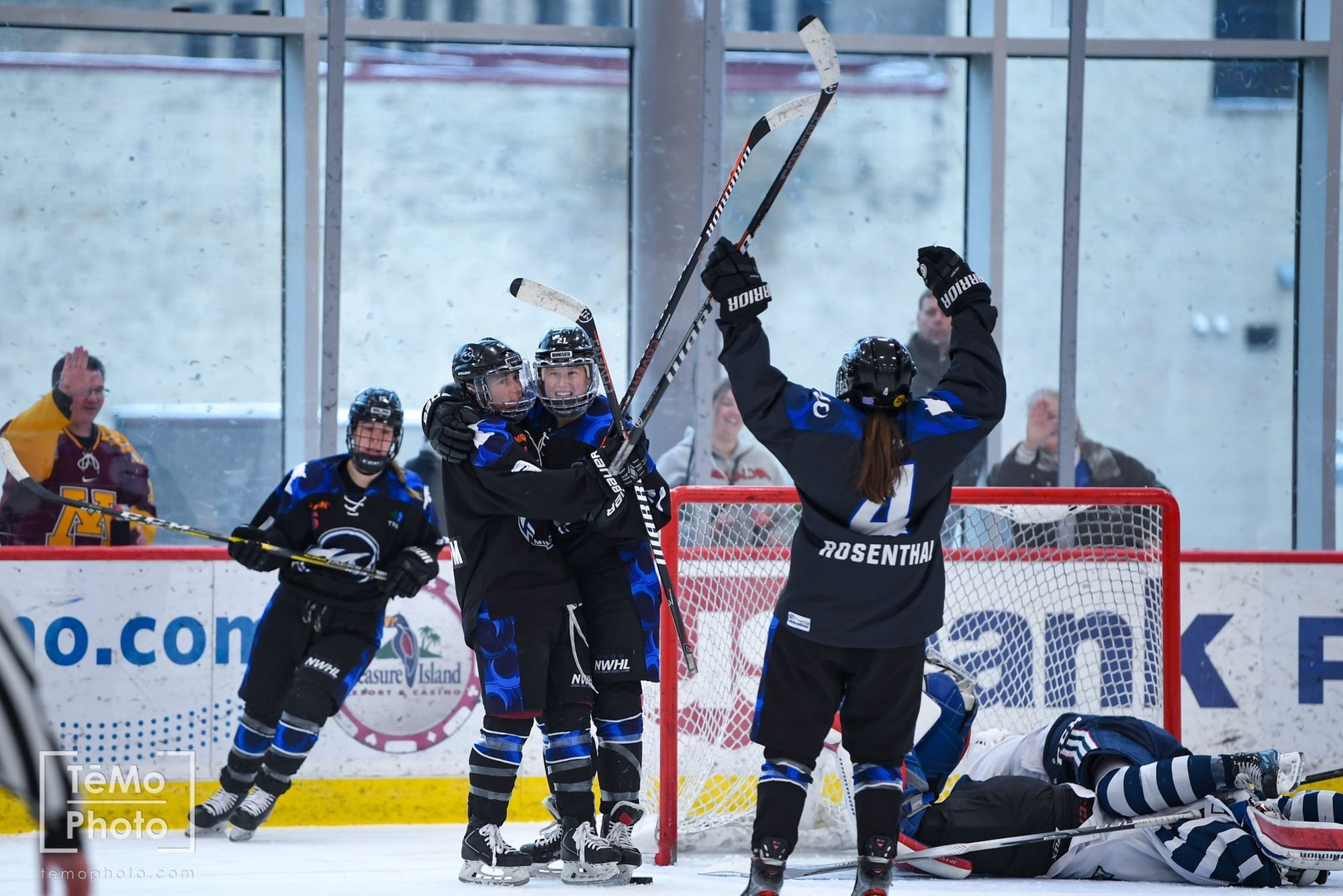 NWHL: Riveters, Whitecaps Split