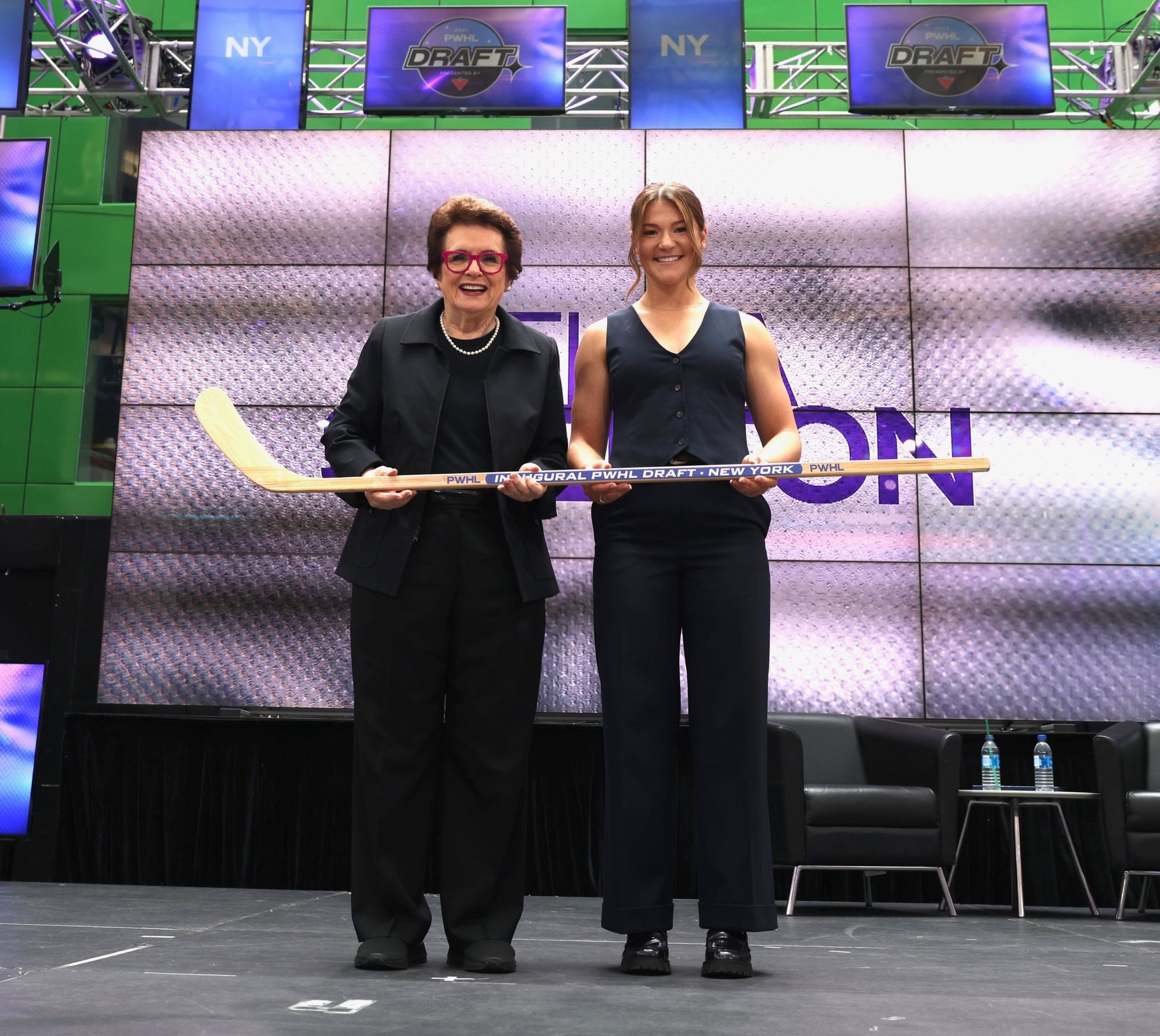 Billie Jean King poses with Ella Shelton at the 2023 PWHL inaugural draft.