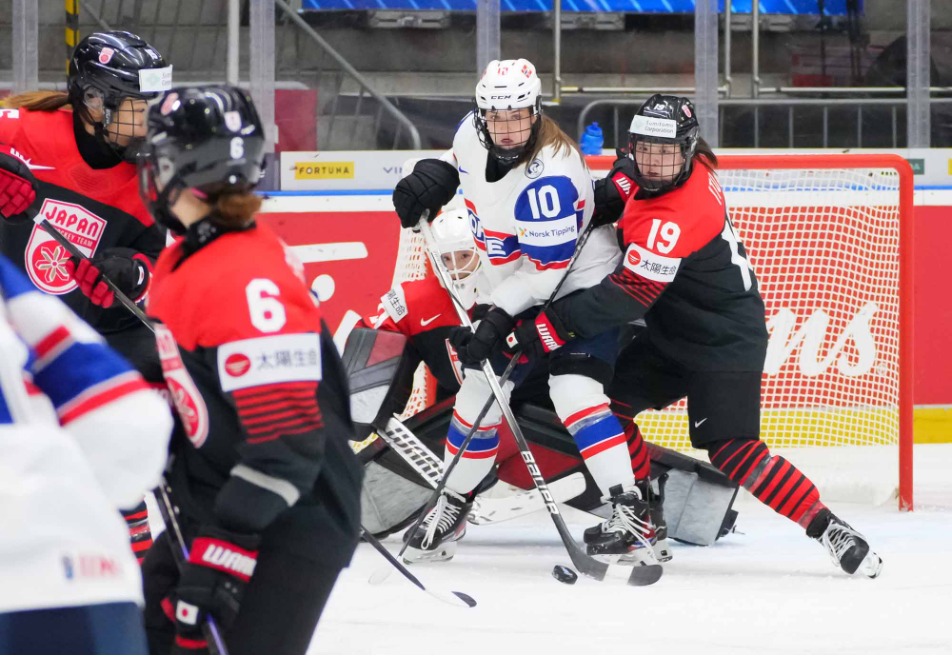 2025 IIHF Women's World Championship: Day 2
