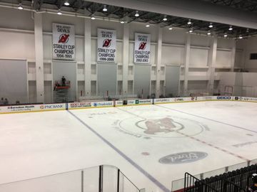 NWHL: Beauts, Riveters Vie for Isobel Cup