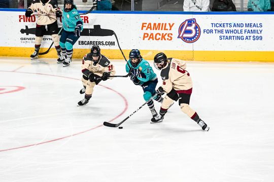 Messy: Montreal 4, New York 3