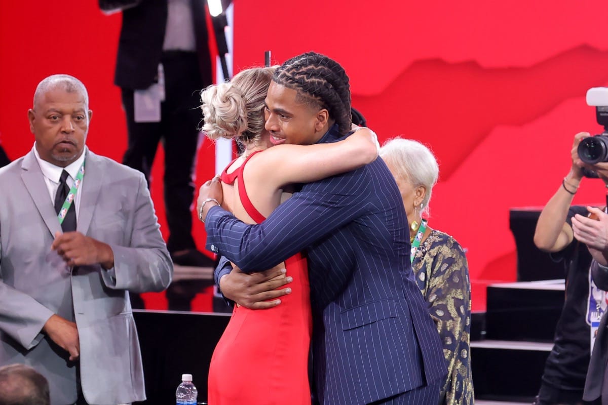 South Carolina’s Power Couple Shines: Chloe Kitts Cheers on Collin Murray-Boyles at Historic NBA Draft