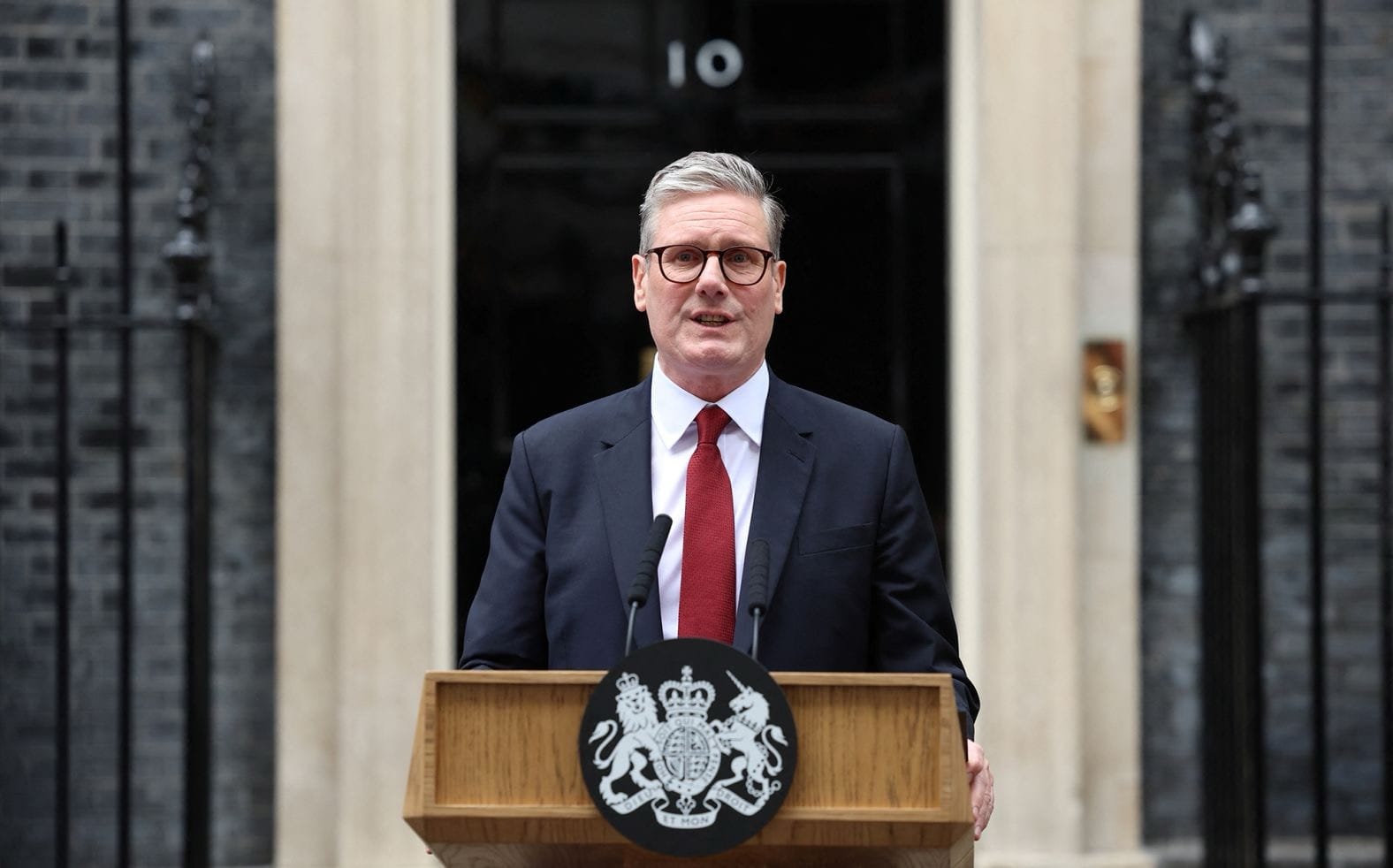 UK Government to Ban Under-16s from Social Media, Starmer Announces
