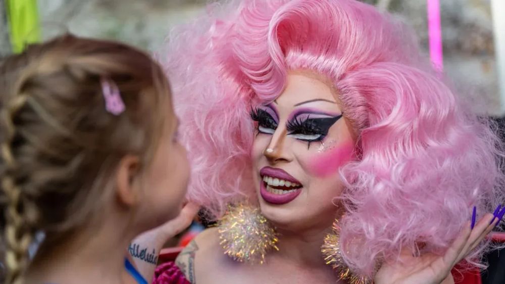 Drag Queen Promotes Puberty Blockers and Sex Change Surgery For Minors at Texas Democratic Convention post image